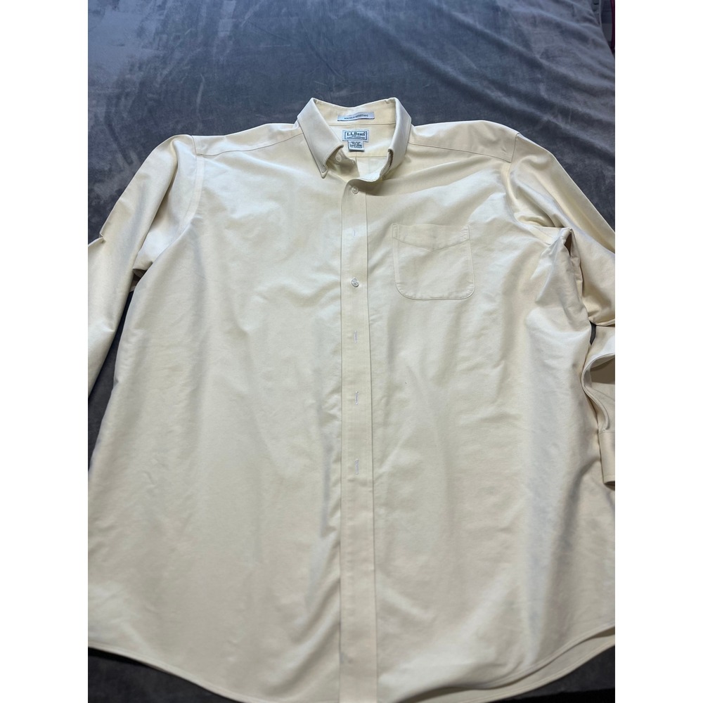 L.L. Bean‎ Men's Cream Button Down Shirt Wrinkle Resistant Long Sleeve